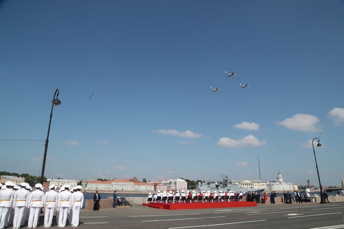 Губернатор Подмосковья присутствовал на главном военно-морском параде в честь Дня ВМФ