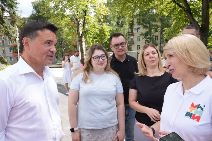 Андрей Воробьев проверил благоустройство площади Мира в Мытищах
