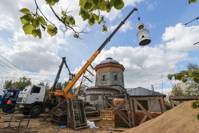 Водружение креста на Борисоглебскую церковь в Рузе