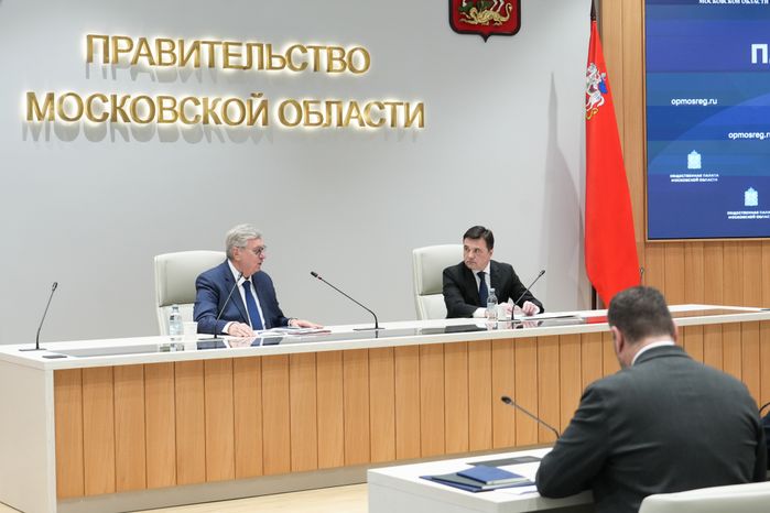 Андрей Воробьев поблагодарил общественников за работу и вручил им областные награды