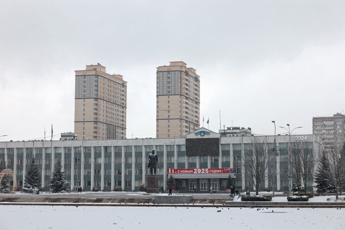 Центральную площадь Одинцово украсили к Новому году