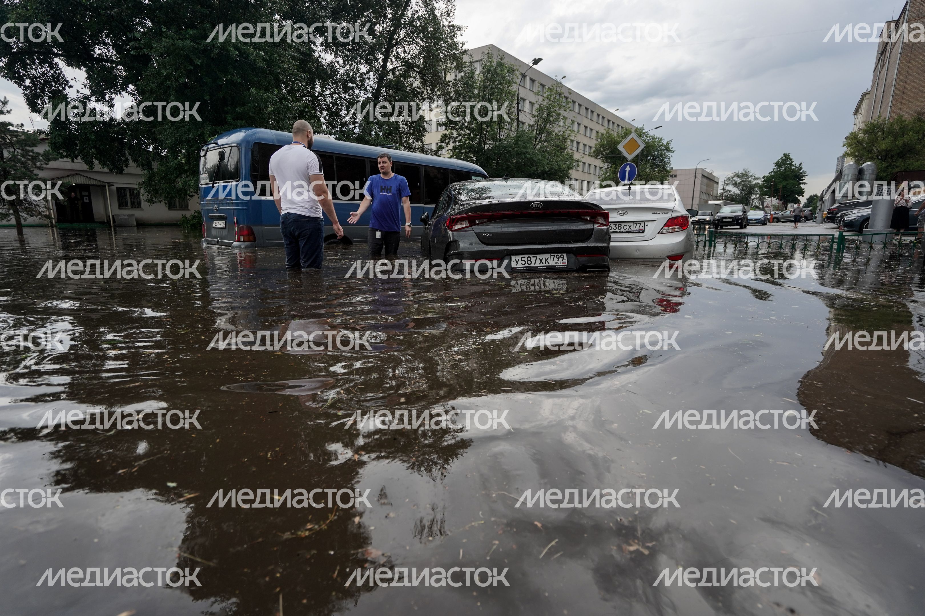 Последствия ливня в Москве Последствия ливня в Москве