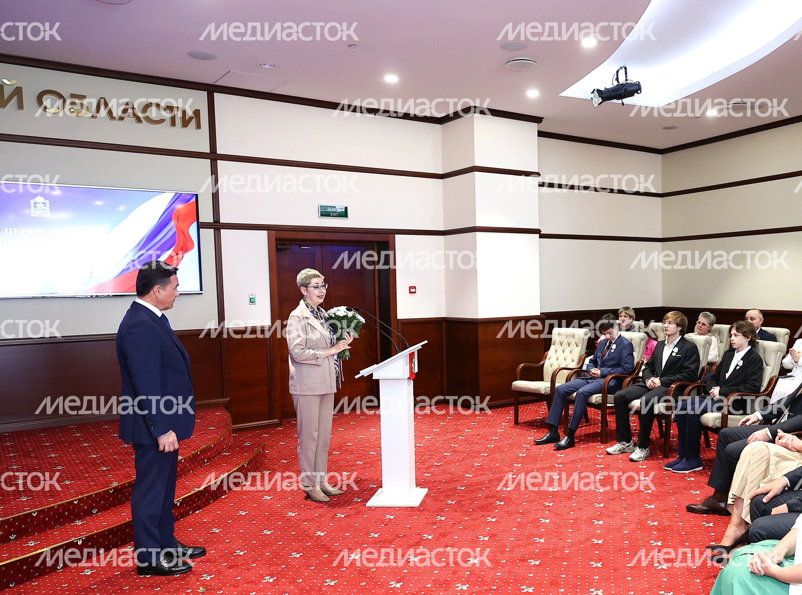 Андрей Воробьев наградил подростков, спасших людей в «Крокусе», а также работников образования и культуры