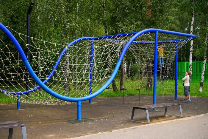 Спортивная площадка на набережной озера Дивное в парке «Заря» в Балашихе