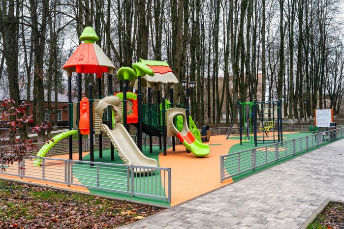 Детская площадка в Детском парке на улице Калинина в Наро-Фоминске
