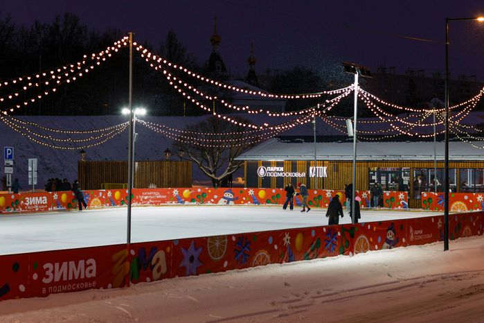 Каток на Торговой площади в Дмитрове