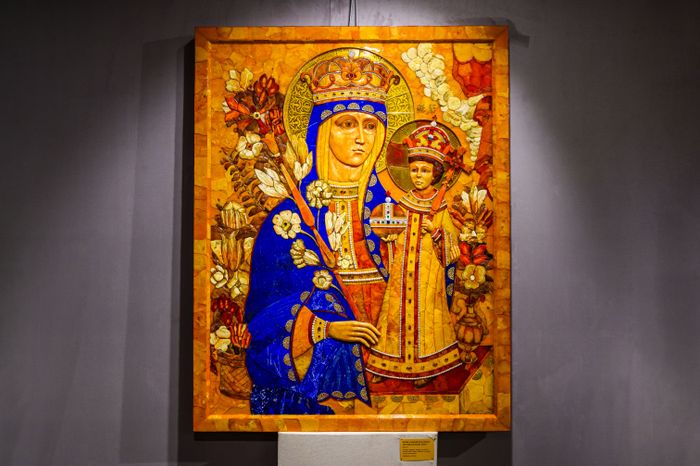 Выставка «Солнечный камень. Янтарь Александра Крылова» в Сергиево-Посадском музее-заповеднике