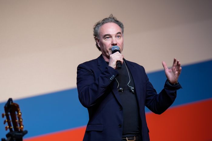 Алексей Поддубный "Джанго" выступил перед участниками форума