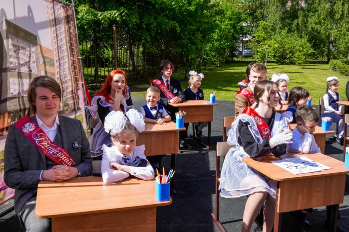 Губернатор поздравил выпускников реутовской СОШ №10 с последним звонком