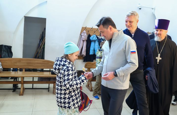 Андрей Воробьев поздравил со Светлой Пасхой прихожан храма Рождества Иоанна Предтечи
