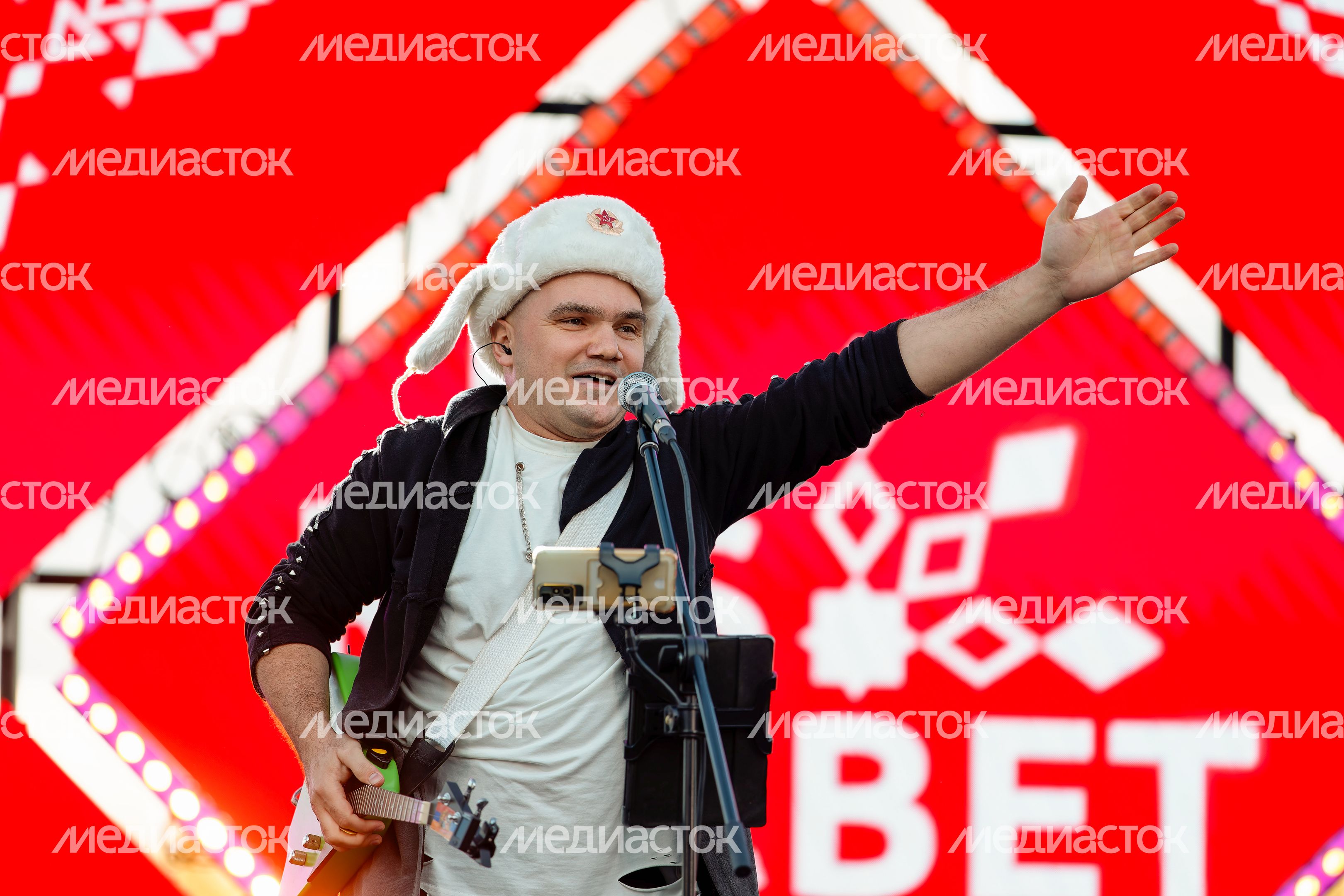 Московский дуэт «Богатые и знаменитые» стал лауреатом II степени конкурса современной этнической музыки Московский дуэт «Богатые и знаменитые» стал лауреатом II степени конкурса современной этнической музыки