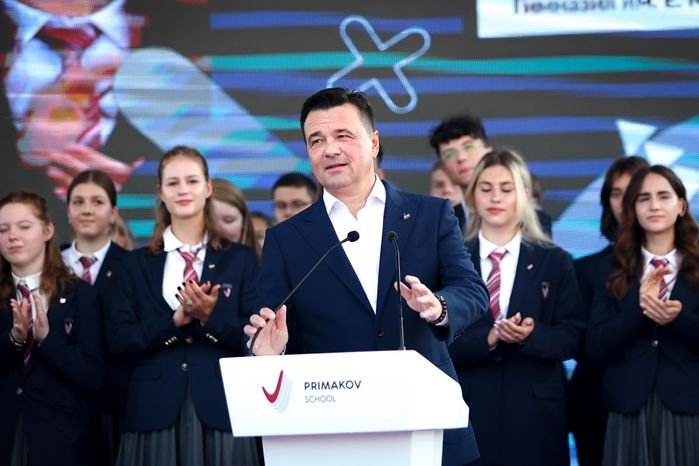 Торжественная линейка в гимназии им. Е.М. Примакова с участием Губернатора Подмосковья
