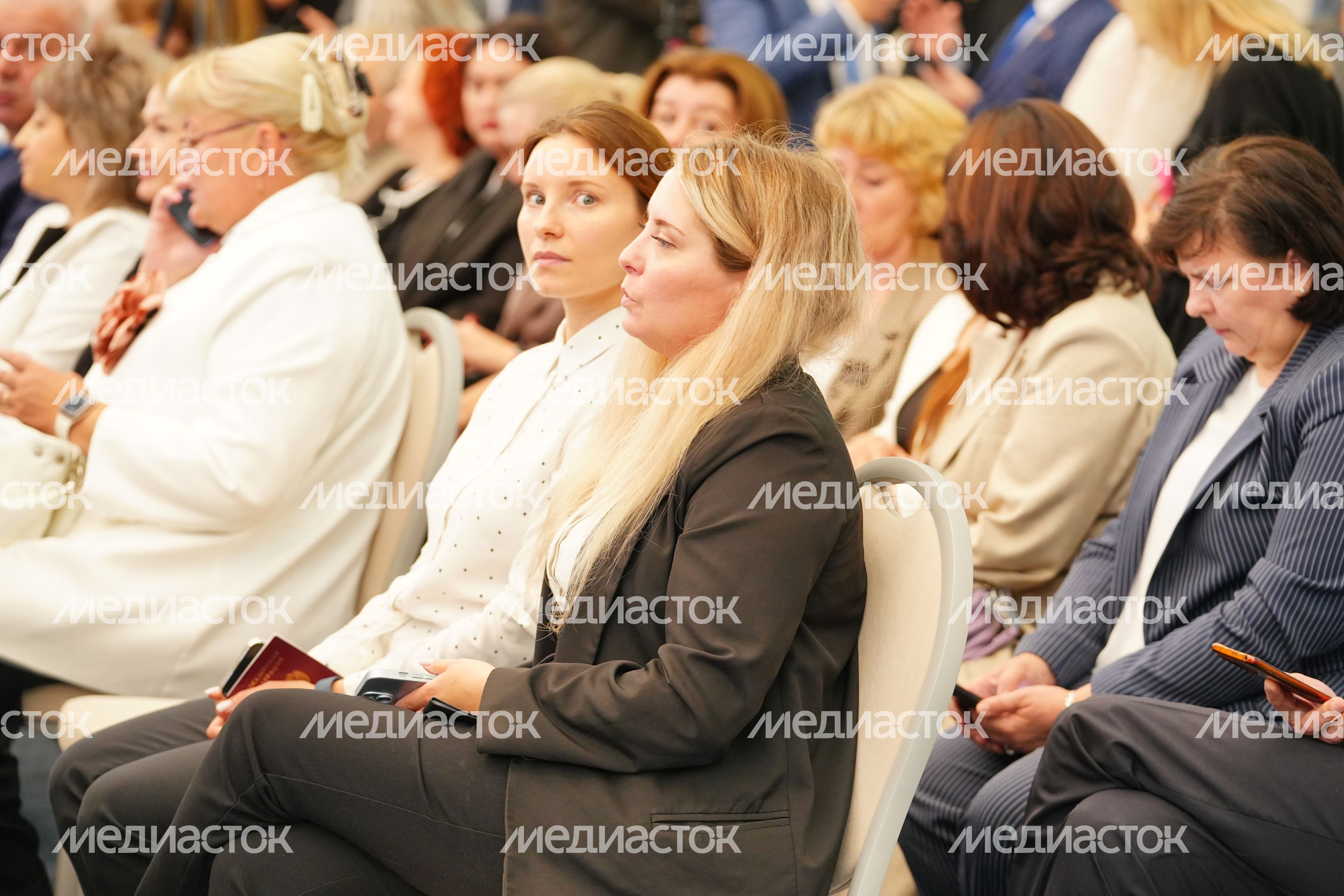 Сотрудников МФЦ Подмосковья поздравили с профессиональным праздником