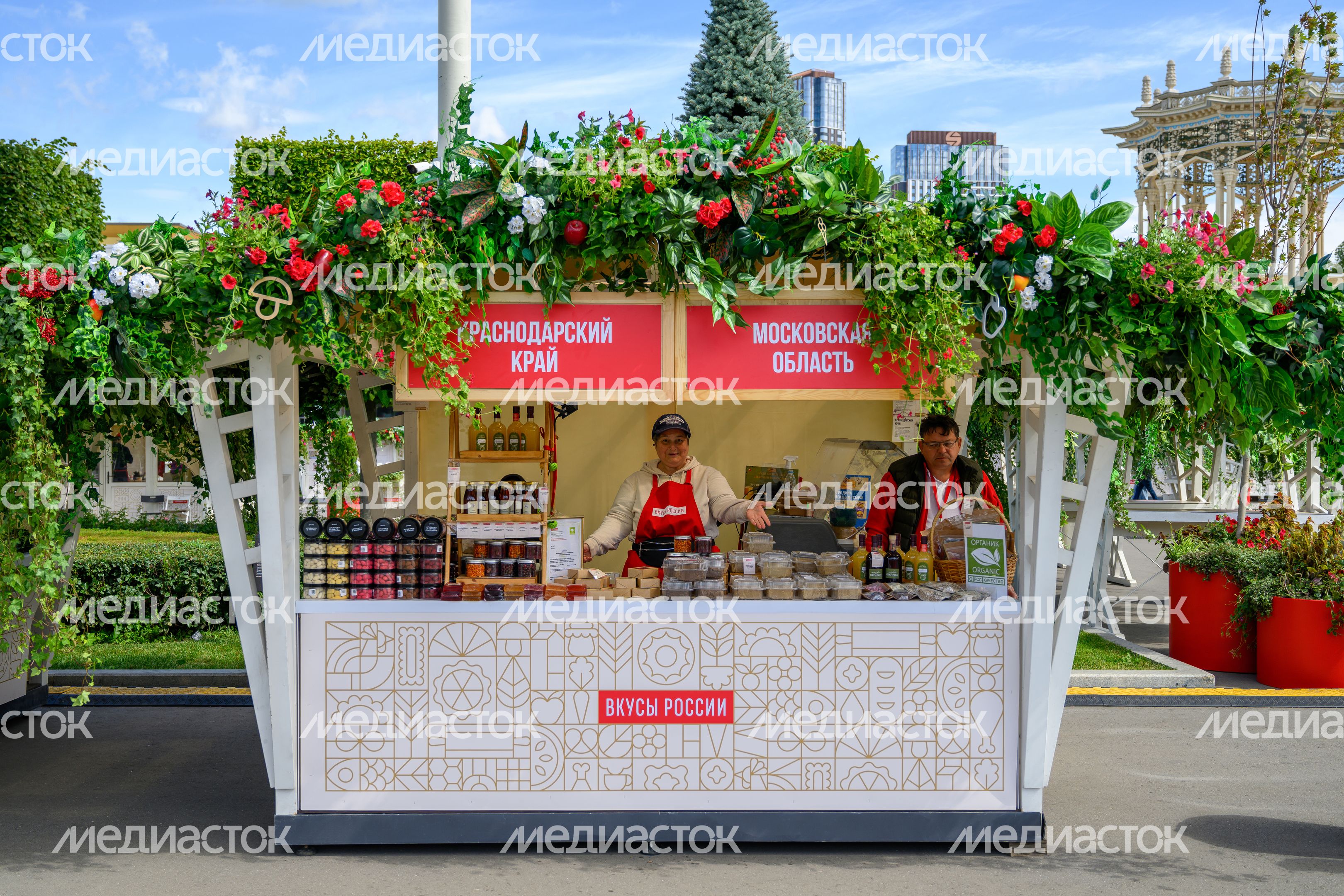 Ярмарка продуктов питания, произведенных в Подмосковье, на гастрономическом фестивале «Вкусы России» 2026 на ВДНХ