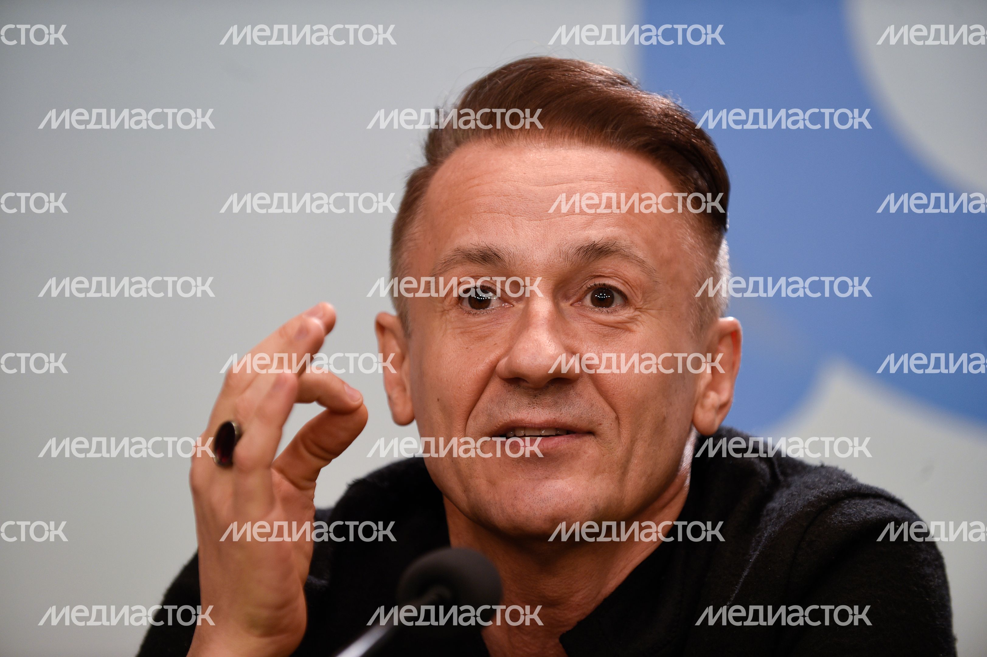 Пресс-конференция Олега Меньшикова в РИАМО