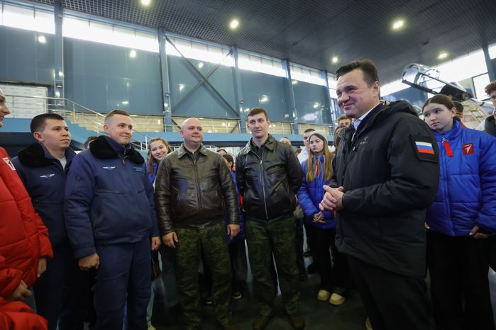 Андрей Воробьев навестил пилотажные группы на авиабазе в Кубинке
