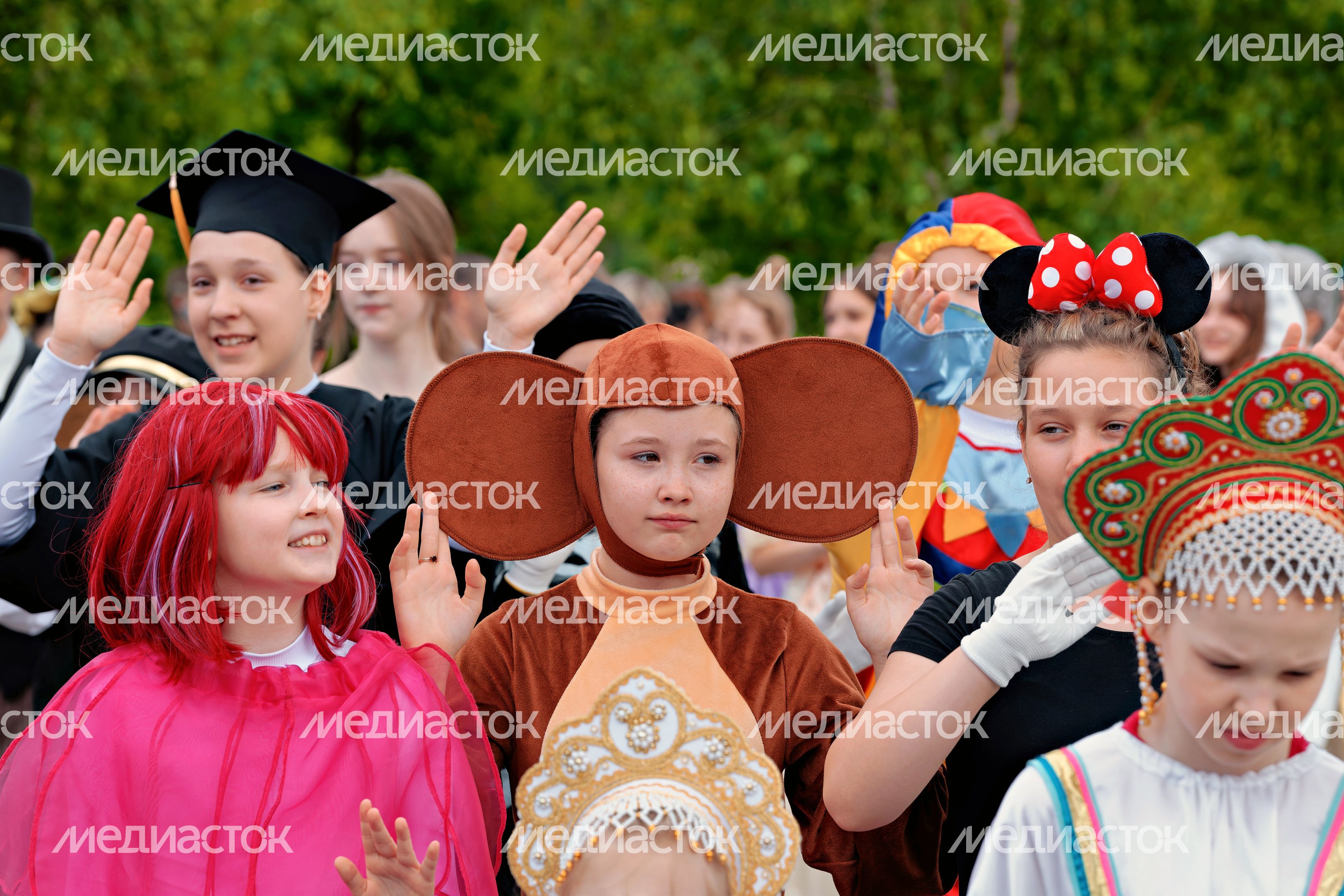 Костюмированное шествие в Центральном парке Лобни на закрытии XXX Театрального фестиваля «Русская классика» Костюмированное шествие в Центральном парке Лобни на закрытии XXX Театрального фестиваля «Русская классика»