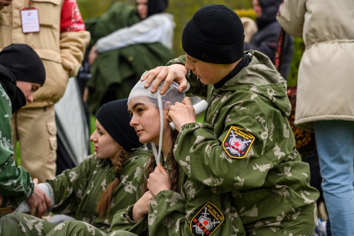 Военно-патриотическая игра «Юнармия, вперед!», посвященная Дню Победы, в Горках Ленинских