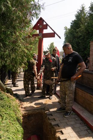Деревня Слобода. Перезахоронение солдат ВОВ
