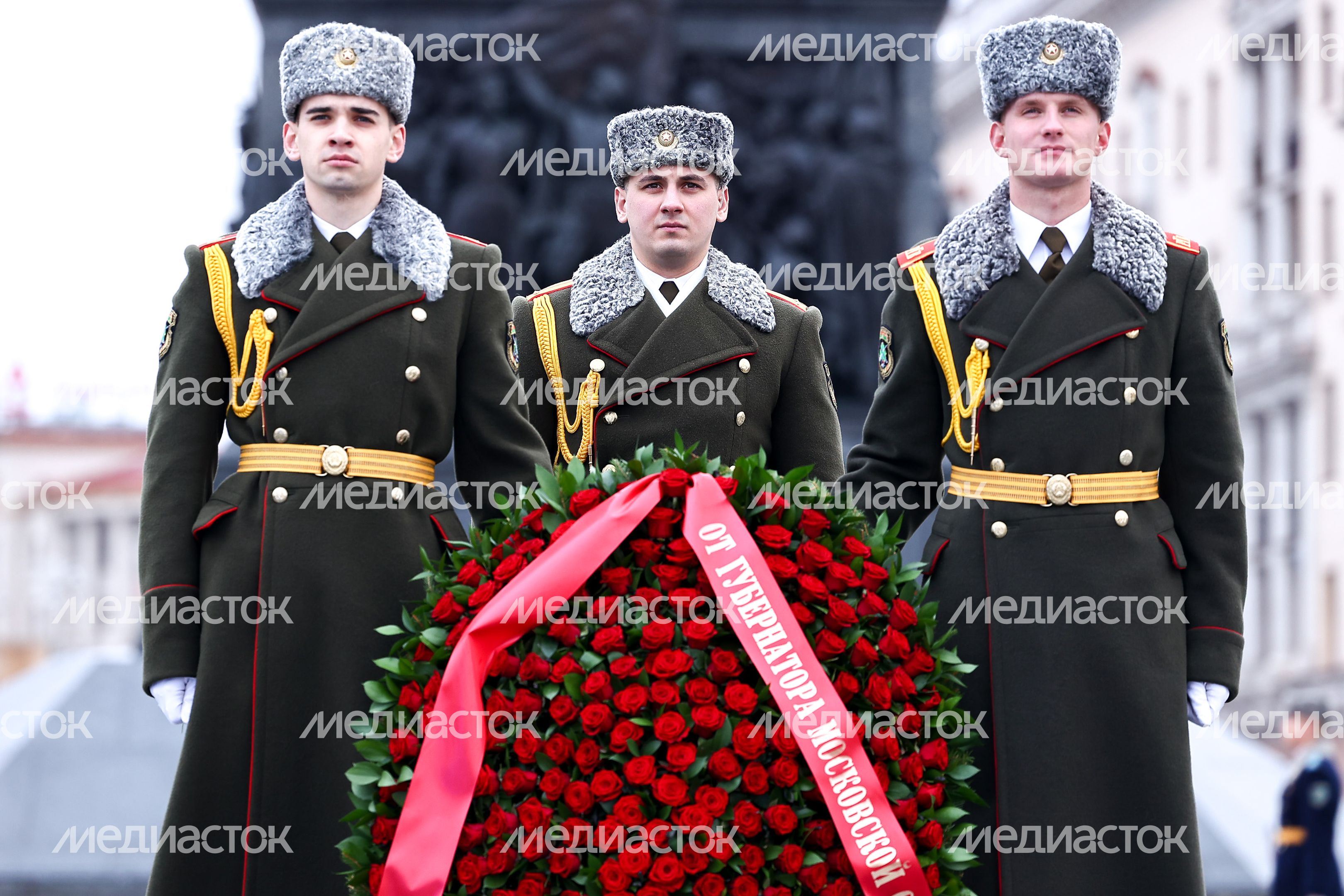 Возложение цветов к памятнику Победы в Минске