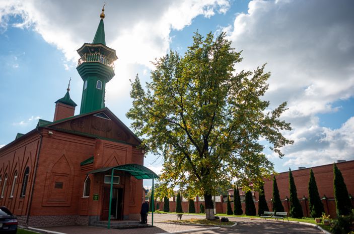 Осенние виды Мечети Имама Равиля в городе Щёлково