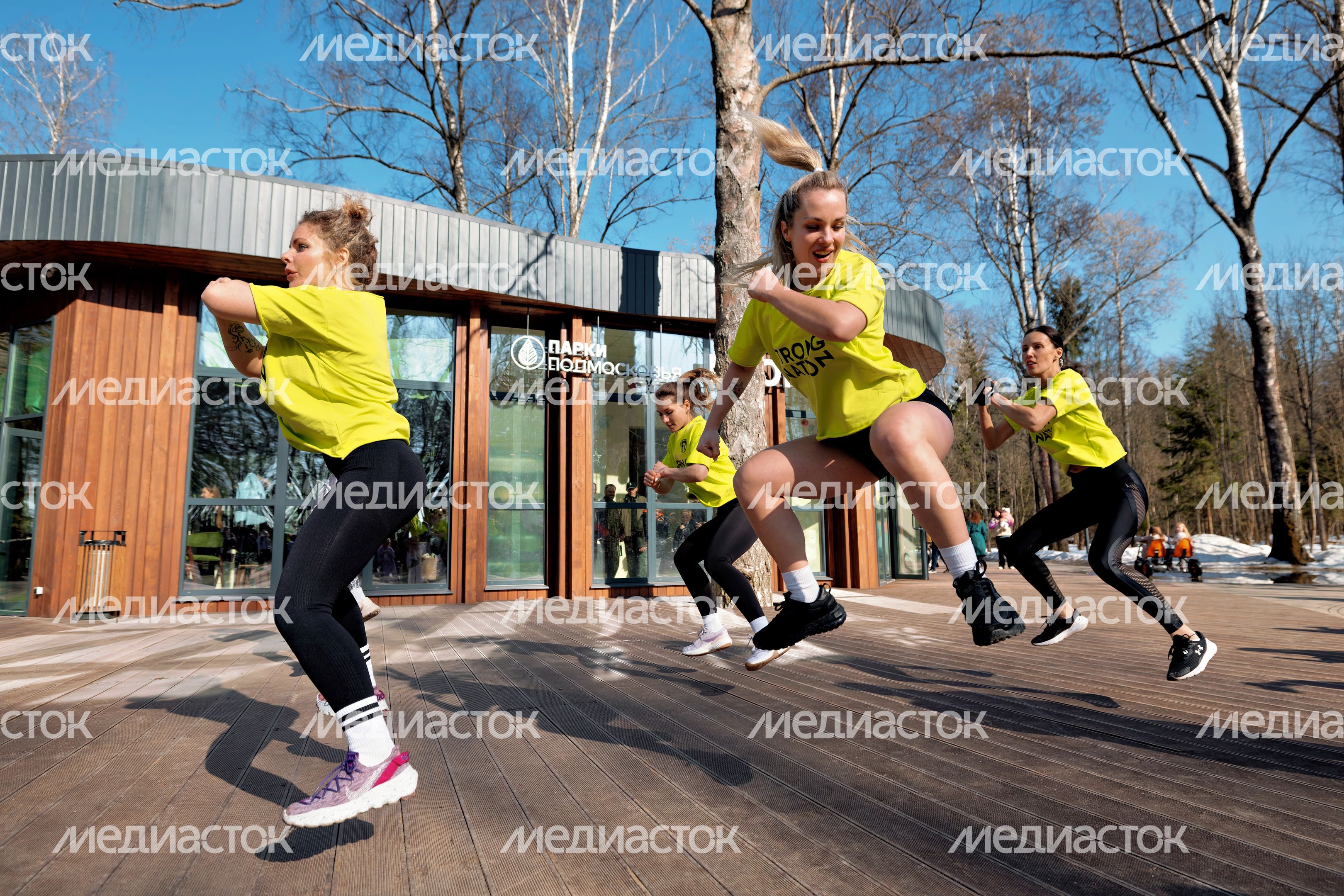 Зарядка в лесопарке «Соколиная гора» на фестивале «Весенний марафон спорта» в Истре Зарядка в лесопарке «Соколиная гора» на фестивале «Весенний марафон спорта» в Истре