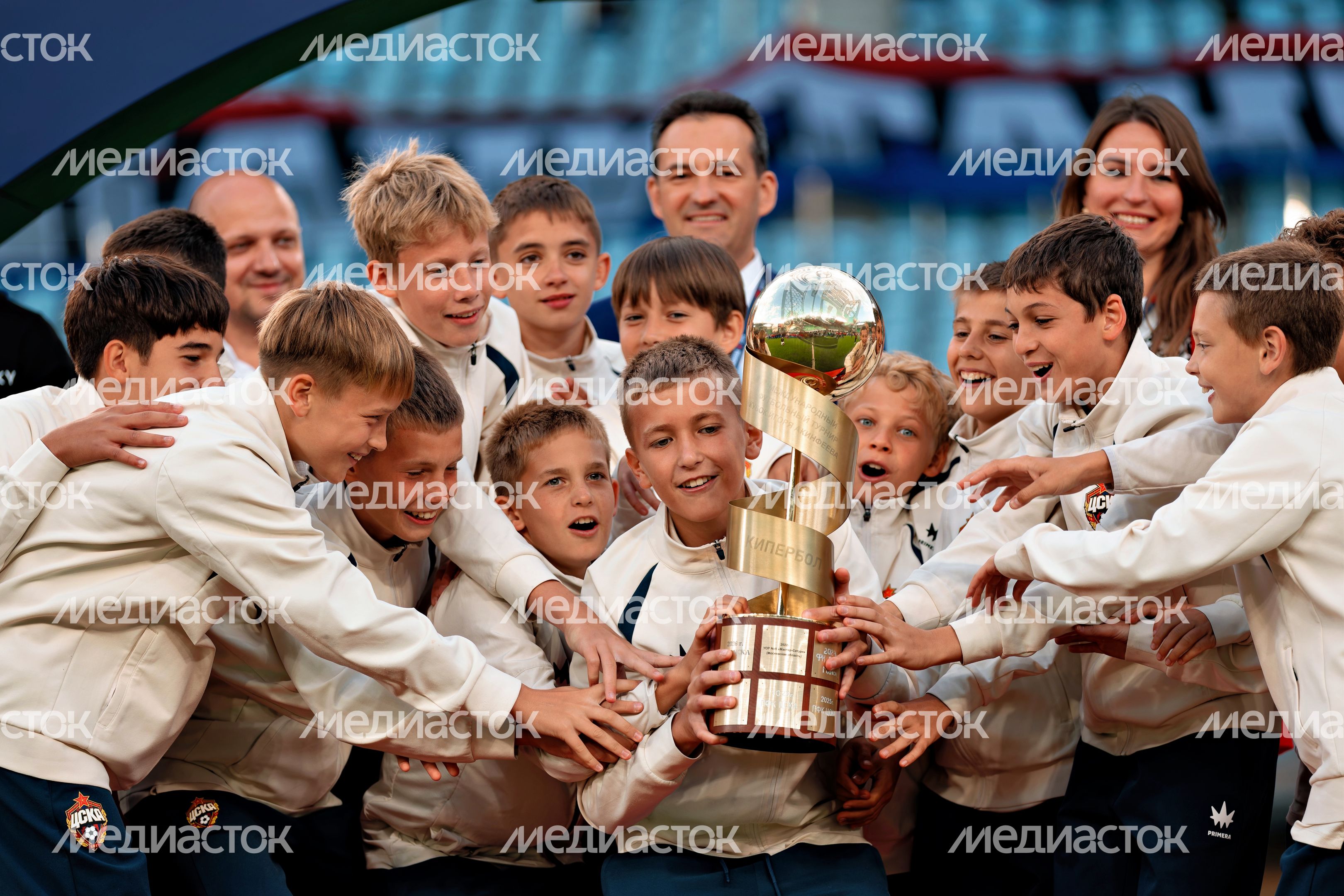 Детская футбольная команда ЦСКА получила кубок победителей в киперболе