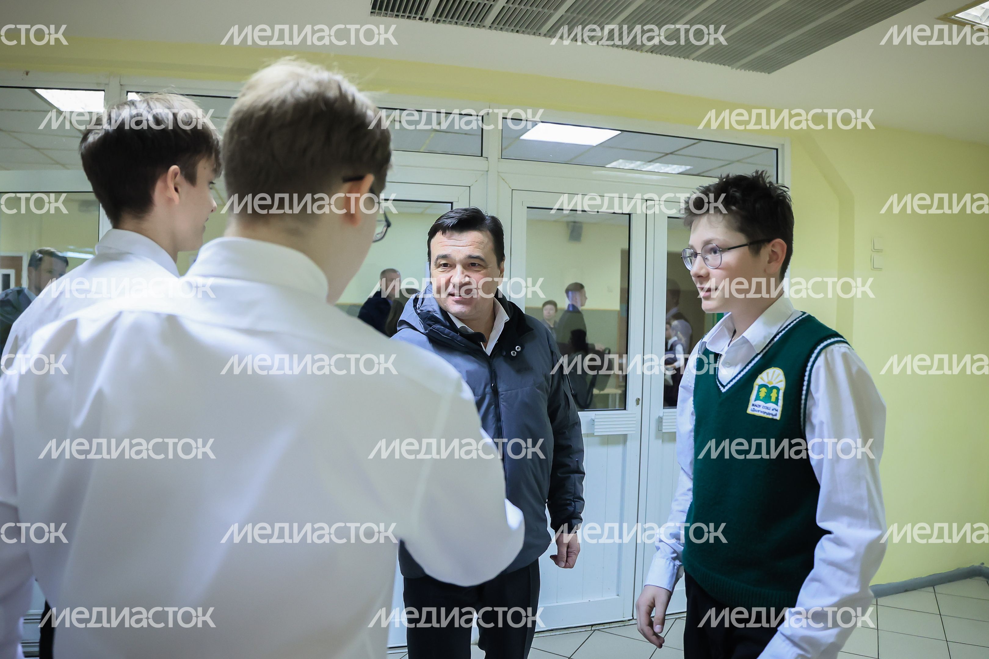 Проверка хода строительства пристройки к школе №14 в Долгопрудном Губернатором Подмосковья