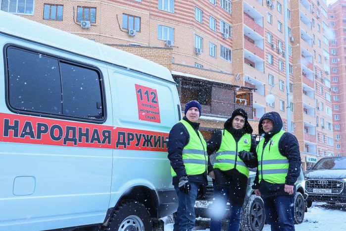 Народные дружинники присоединяются к полицейским для обхода территории