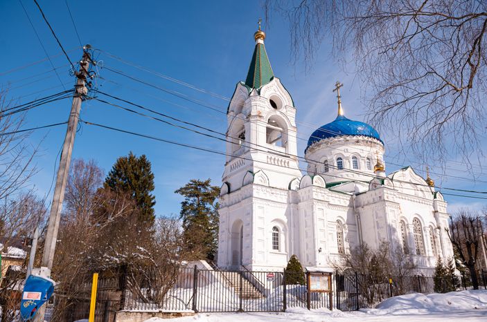 Зимние виды Храма Живоначальной Троицы в Истре