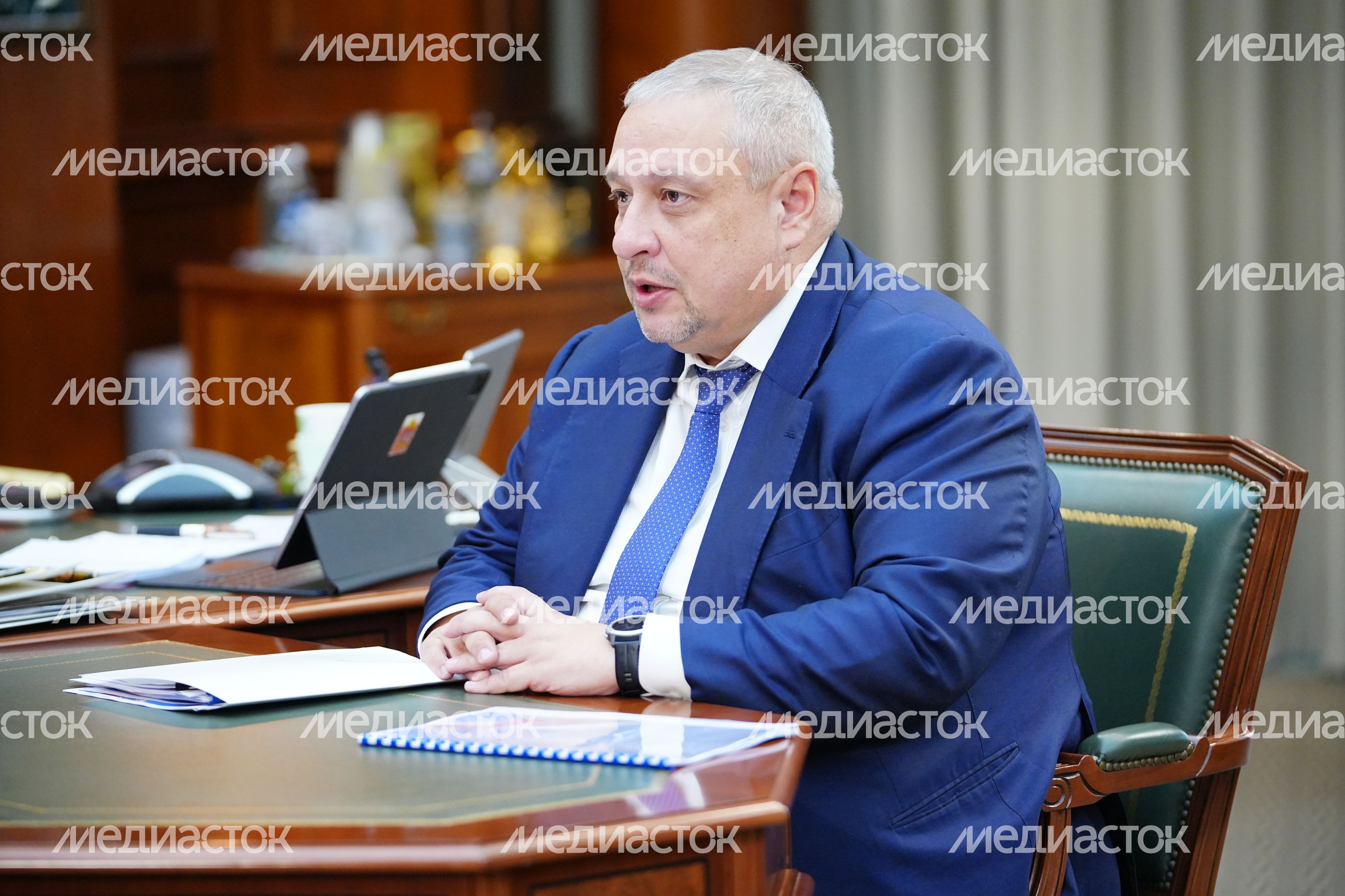 Андрей Воробьёв провел рабочую встречу с главой Рузского м.о. Александром Горбылёвым Андрей Воробьёв провел рабочую встречу с главой Рузского м.о. Александром Горбылёвым