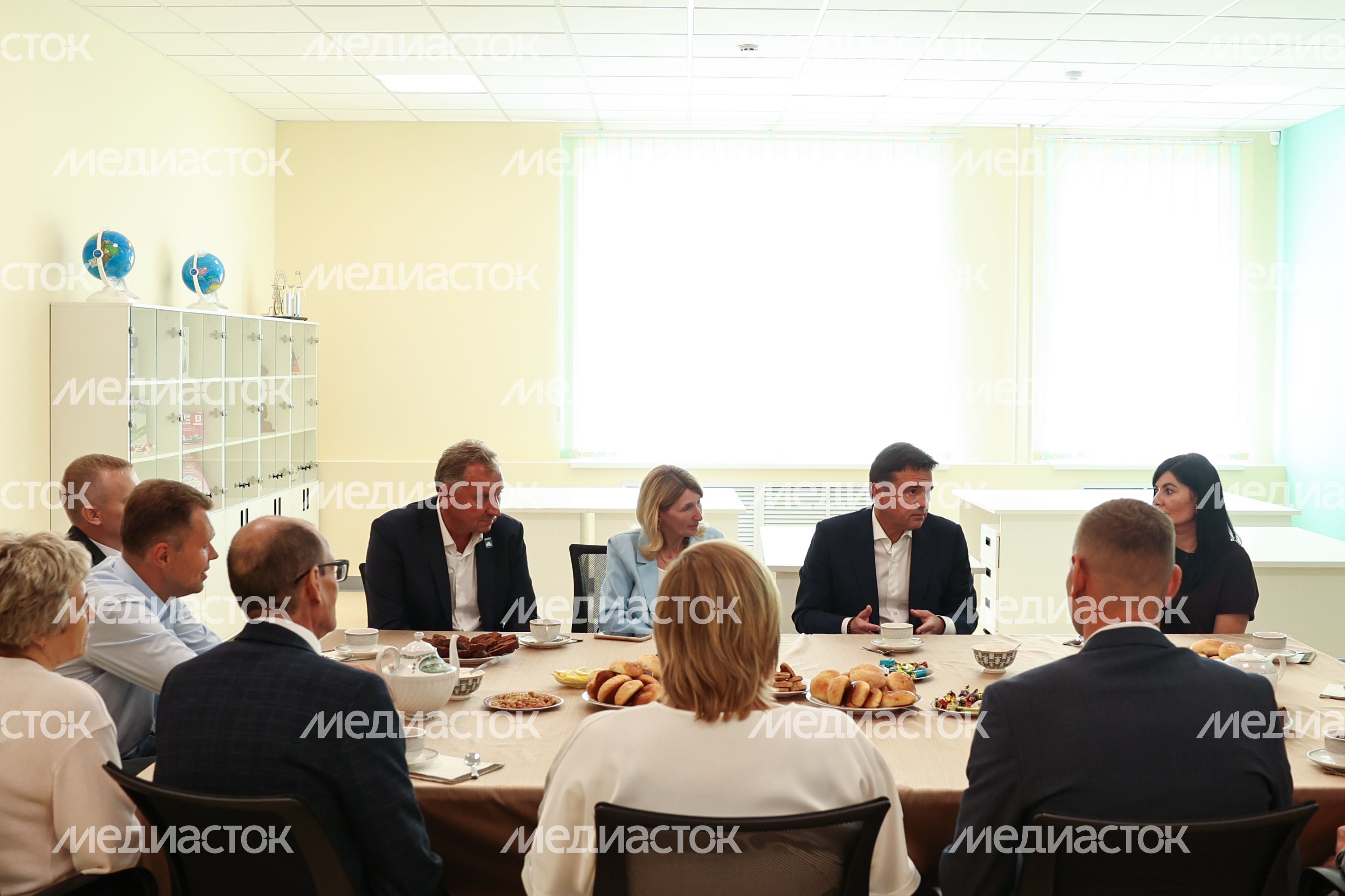 Андрей Воробьев посетил торжественную линейку в новой зарайской школе Андрей Воробьев посетил торжественную линейку в новой зарайской школе