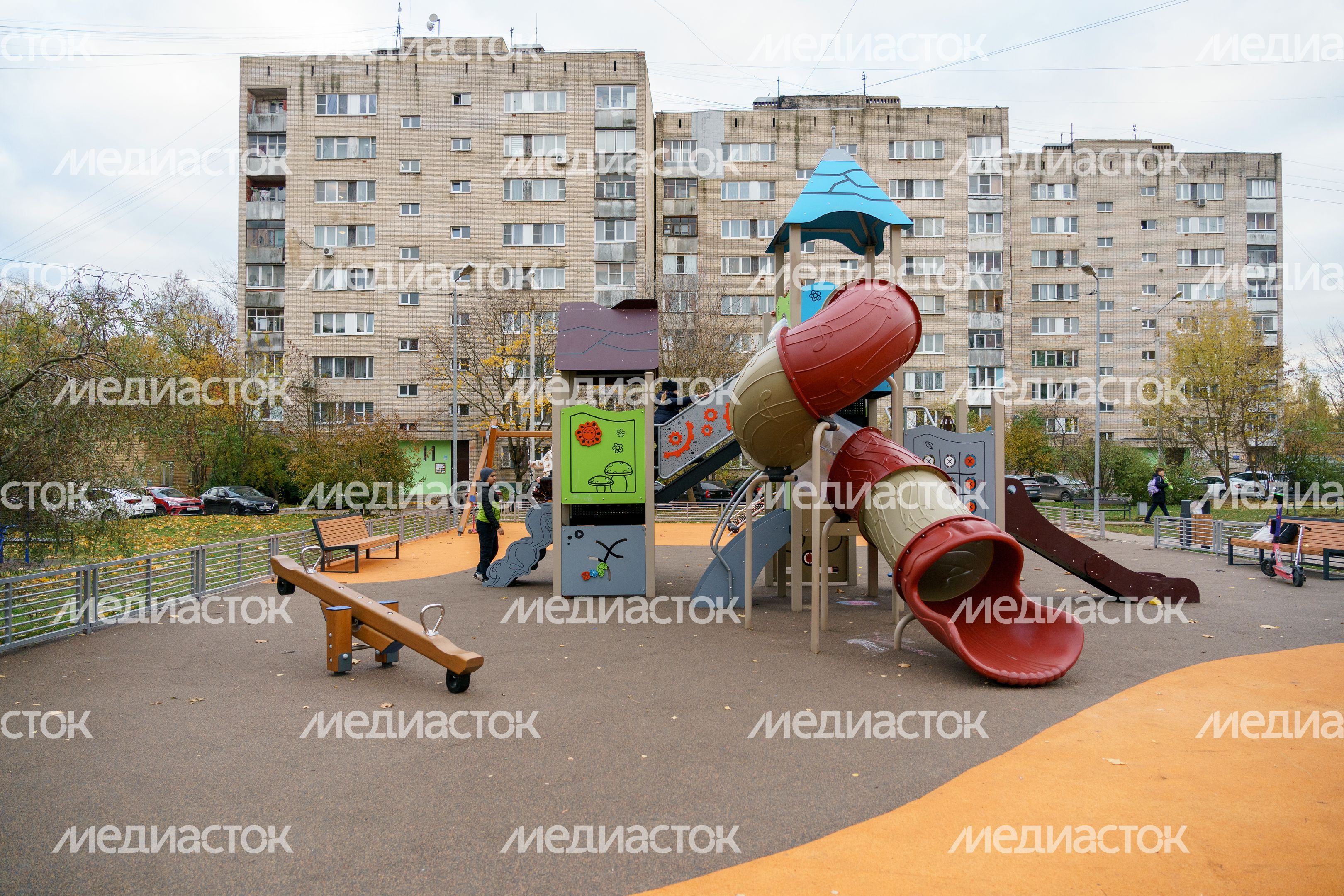 Новая детская игровая площадка в Домодедово на улице Талалихина Новая детская игровая площадка в Домодедово на улице Талалихина