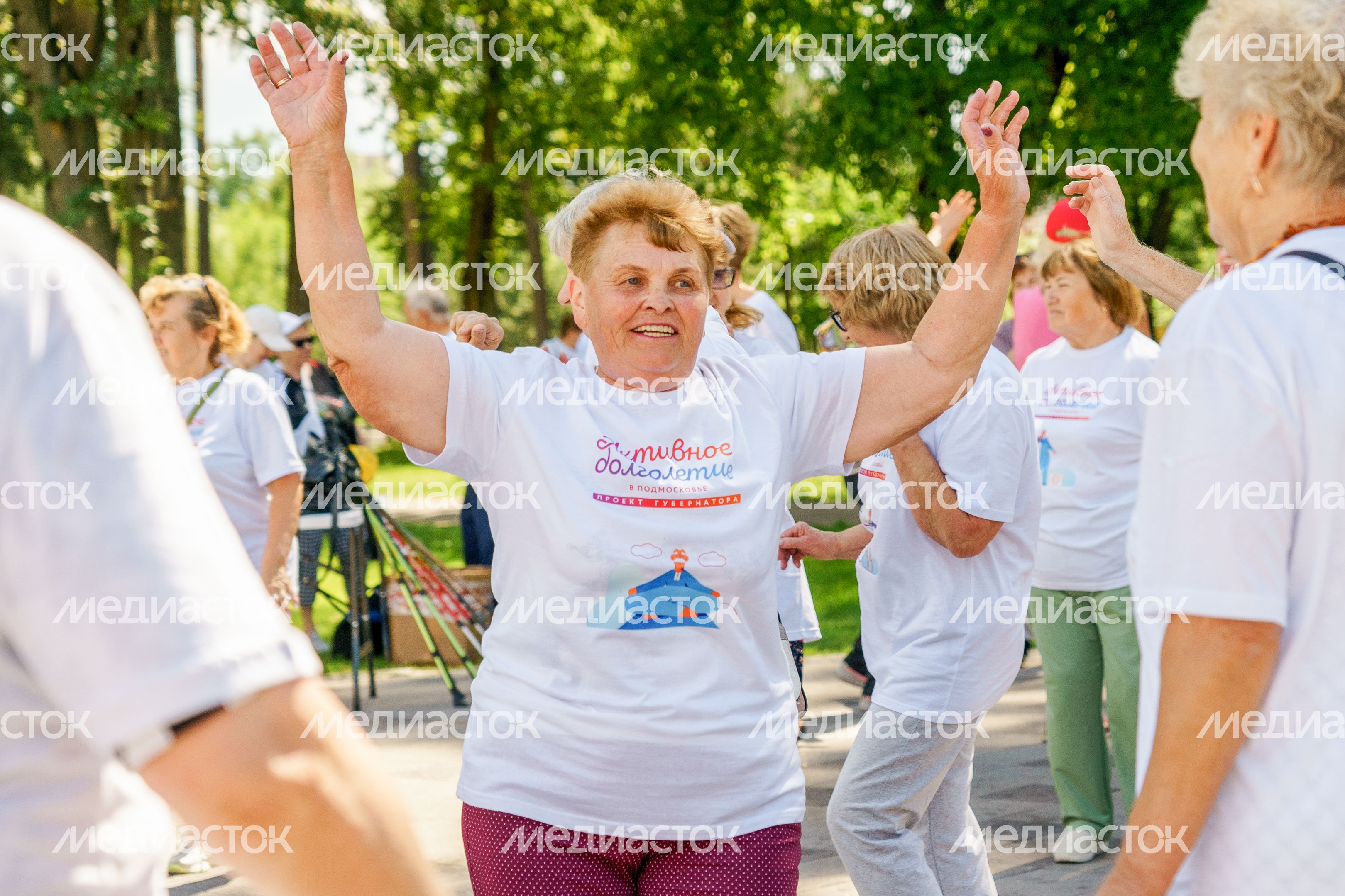 Физкультурно-спортивная акция «Зарядка долголетов» в Раменском парке