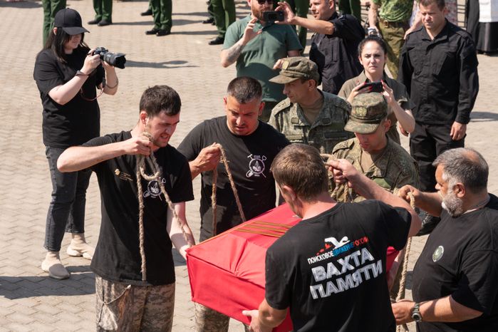 Перезахоронение солдат ВОВ в деревне Ельня