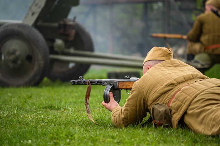 Военно-историческая реконструкция событий мая 1945 года в музее истории танка Т-34 в Мытищах