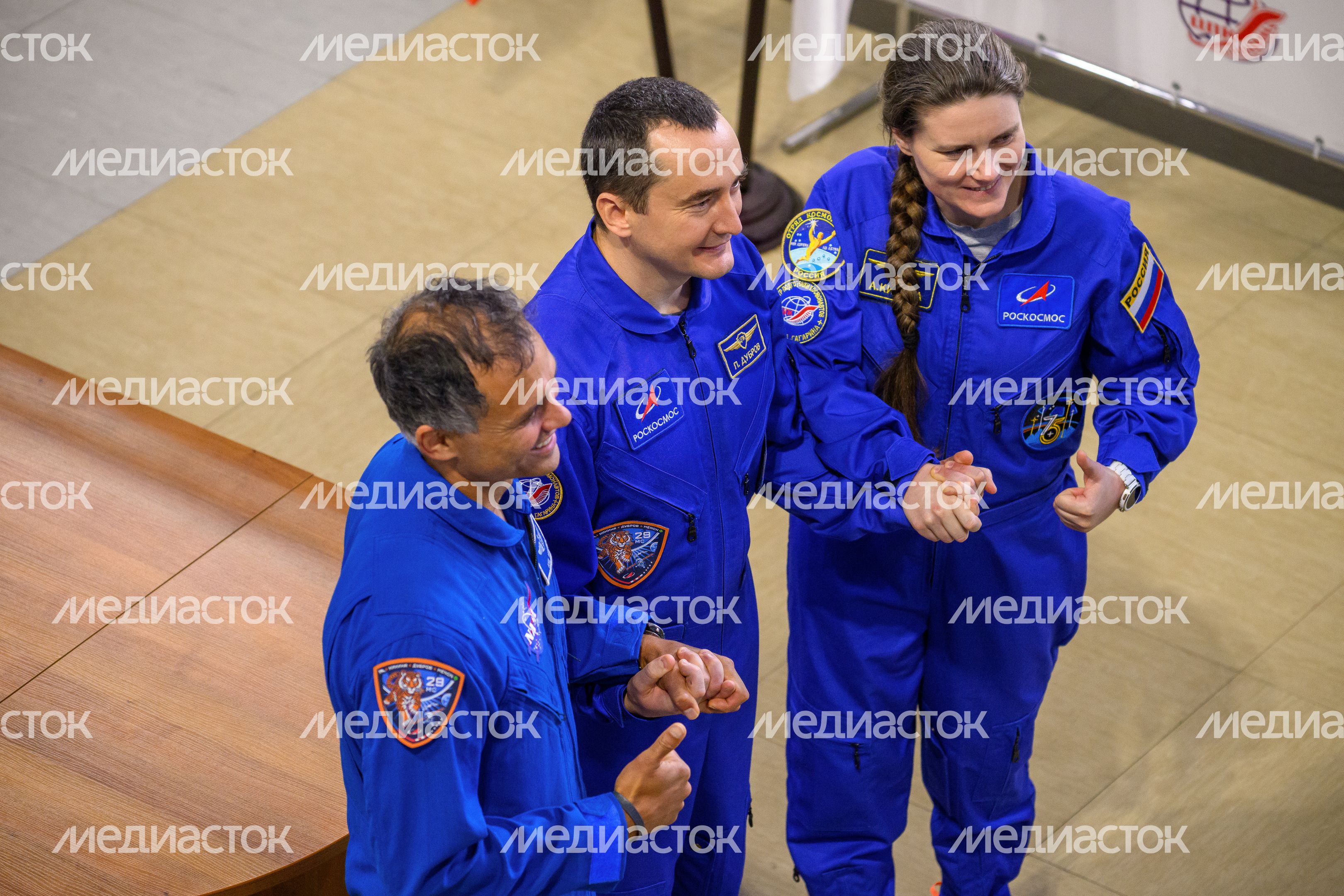 Экипаж космонавтов МКС-75 А. Менон, П. Дубров и А. Кикина на комплексной тренировке в Звездном городке