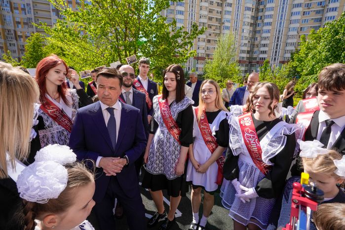 Губернатор поздравил выпускников реутовской СОШ №10 с последним звонком
