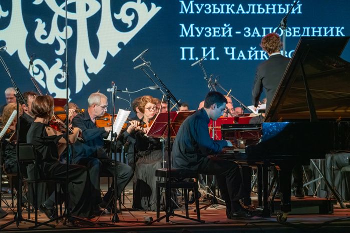 Сольную партию на фортепиано исполнил Филипп Руденко