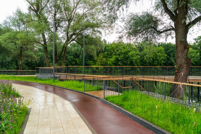 Велодорожка на набережной реки Теребенки в Чехове