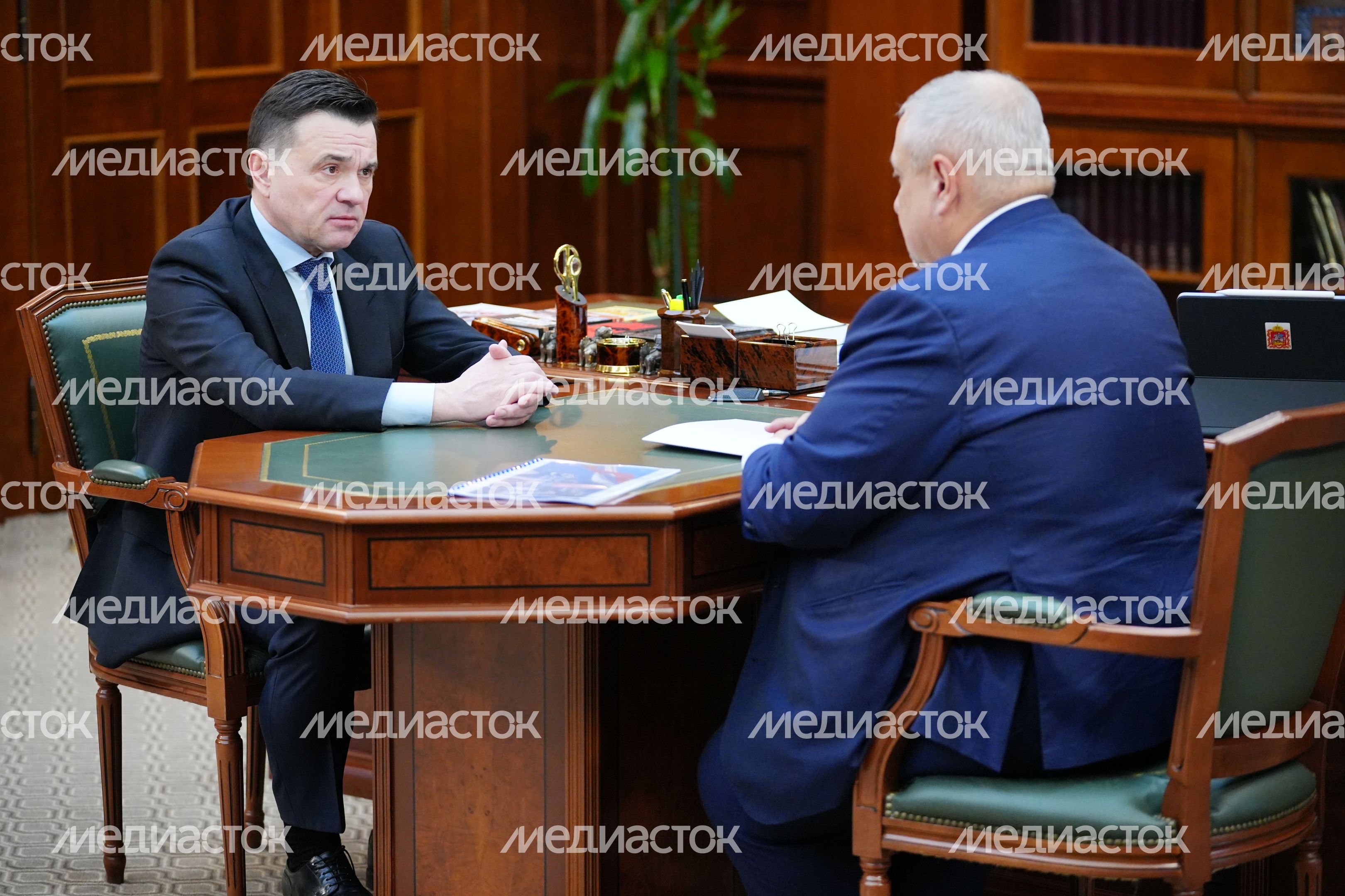 Андрей Воробьёв провел рабочую встречу с главой Рузского м.о. Александром Горбылёвым Андрей Воробьёв провел рабочую встречу с главой Рузского м.о. Александром Горбылёвым
