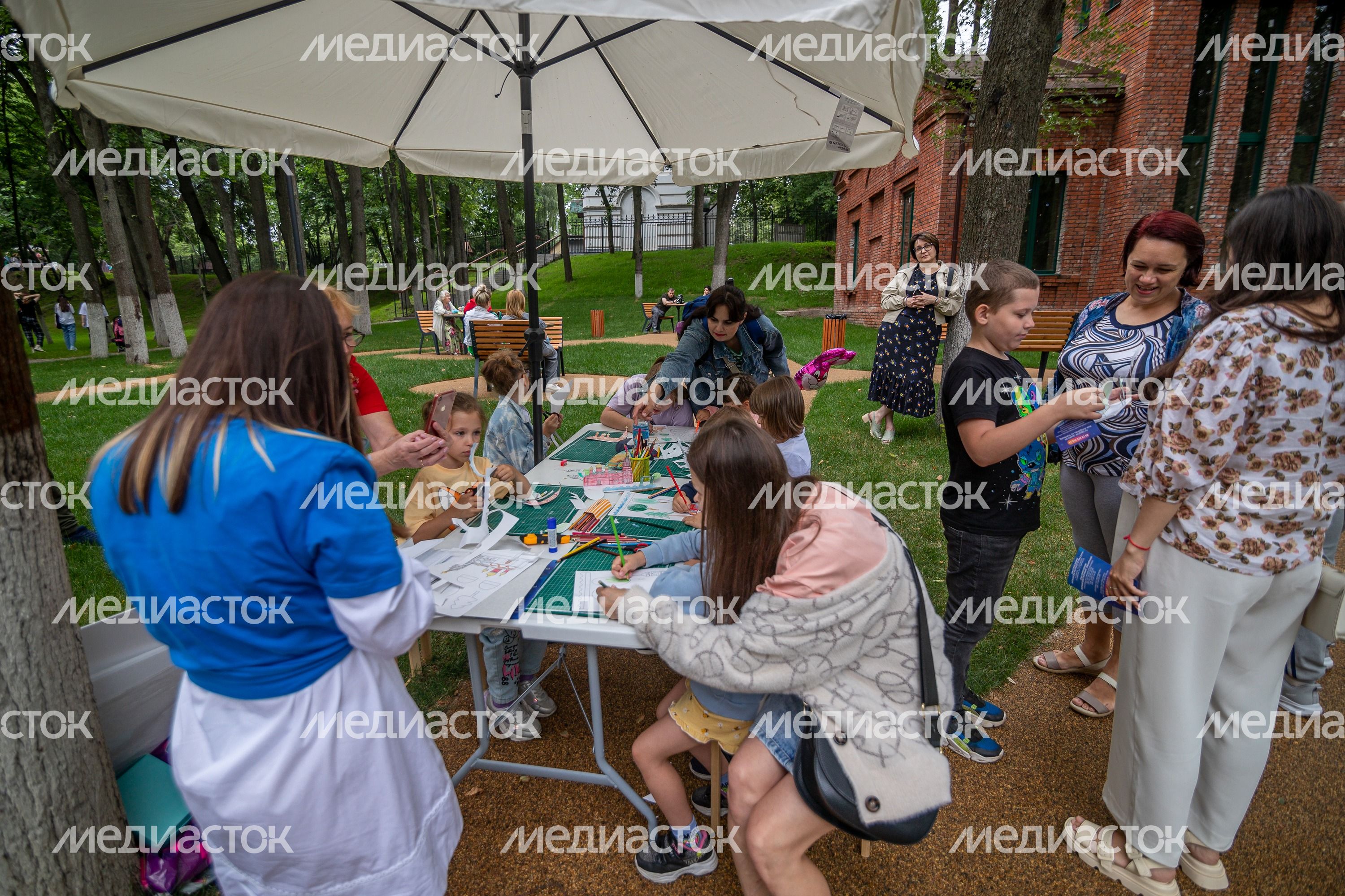 Занятия творчеством в Раменском городском парке