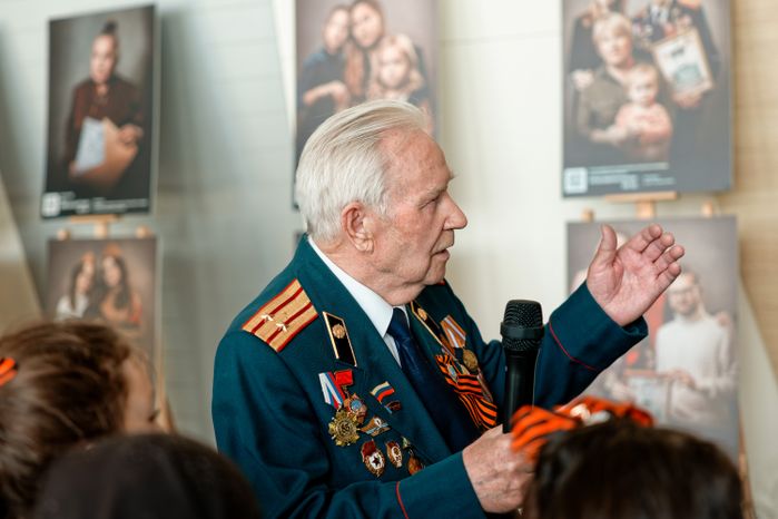 Фотовыставка патриотического проекта «Китель Победы» в Горках-2 Одинцовского округа