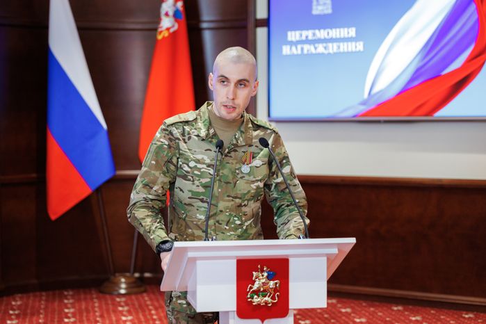 Андрей Воробьев вручил бойцам подразделения БАРС медали "За храбрость" II степени