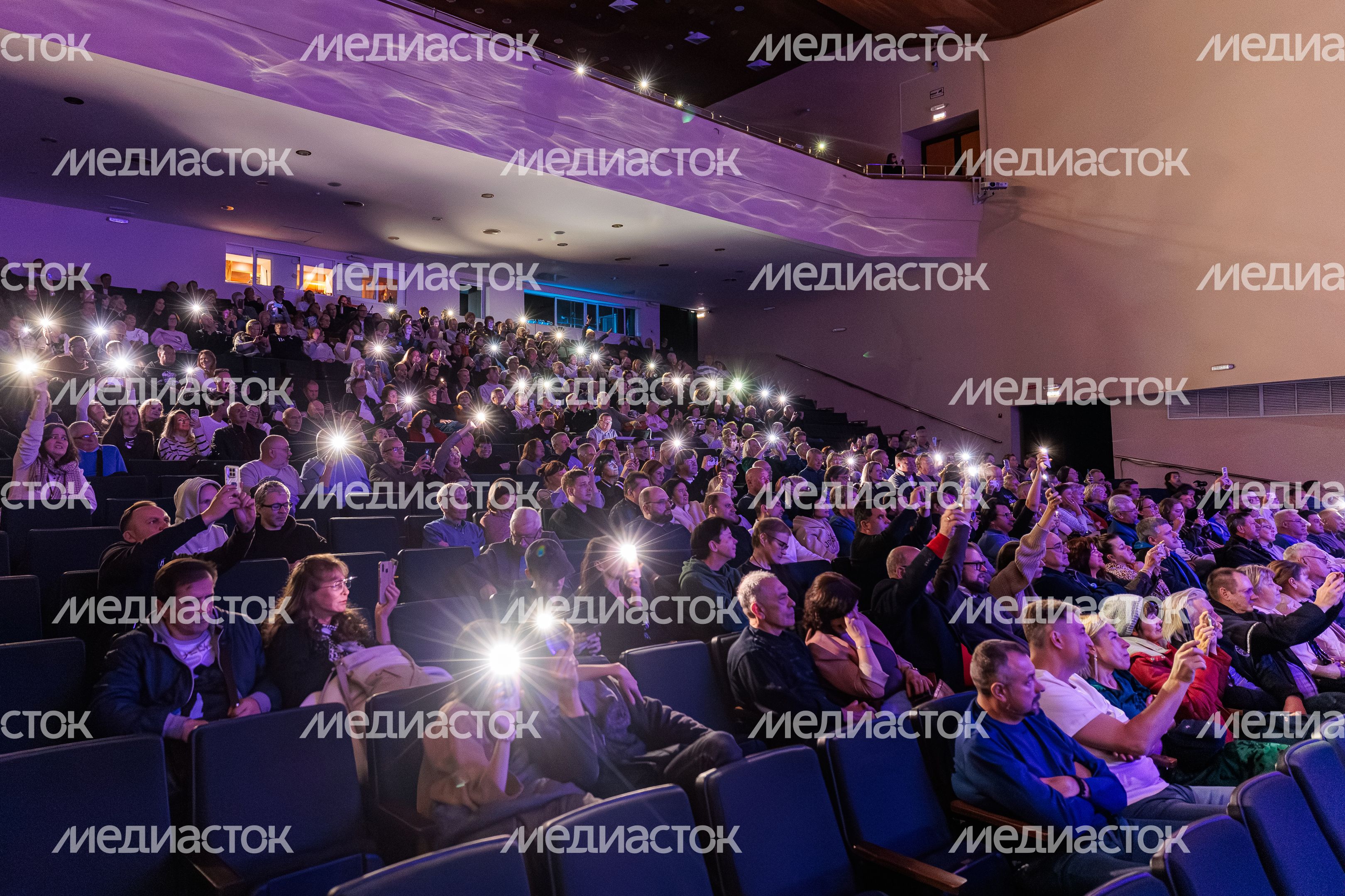 Акустический концерт группы "Воскресение" в мытищинском ДК "Яуза" Акустический концерт группы "Воскресение" в мытищинском ДК "Яуза"