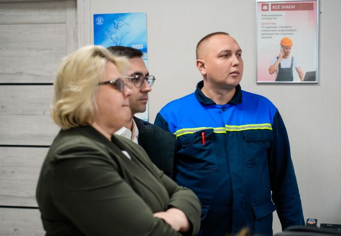 Андрей Воробьев пообщался с сотрудниками ЕДЦ "Химкинского водоканала"