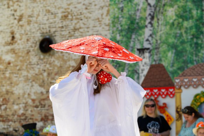 Конкурс вар-вареньевых шляп прошел на гастрономическом фестивале «Вар-Варенье» в Ликино-Дулево