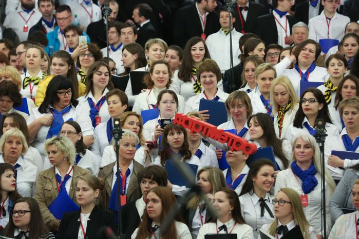Ночной оперный концерт на станции метро «Кропоткинская» в Москве