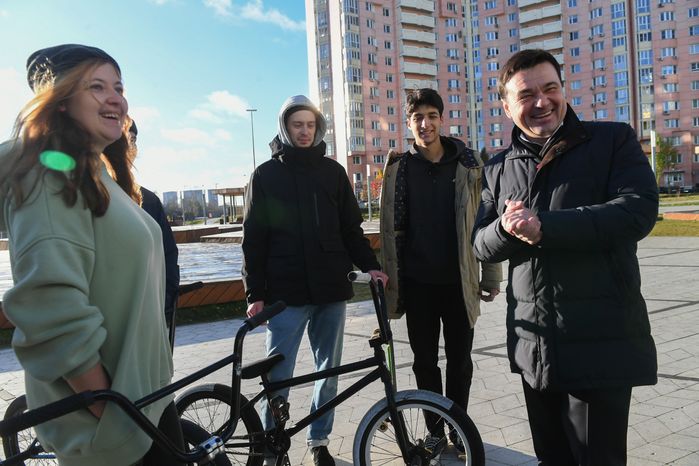 Проверка губернатором Подмосковья хода благоустройства набережной в микрорайоне Павшинская Пойма