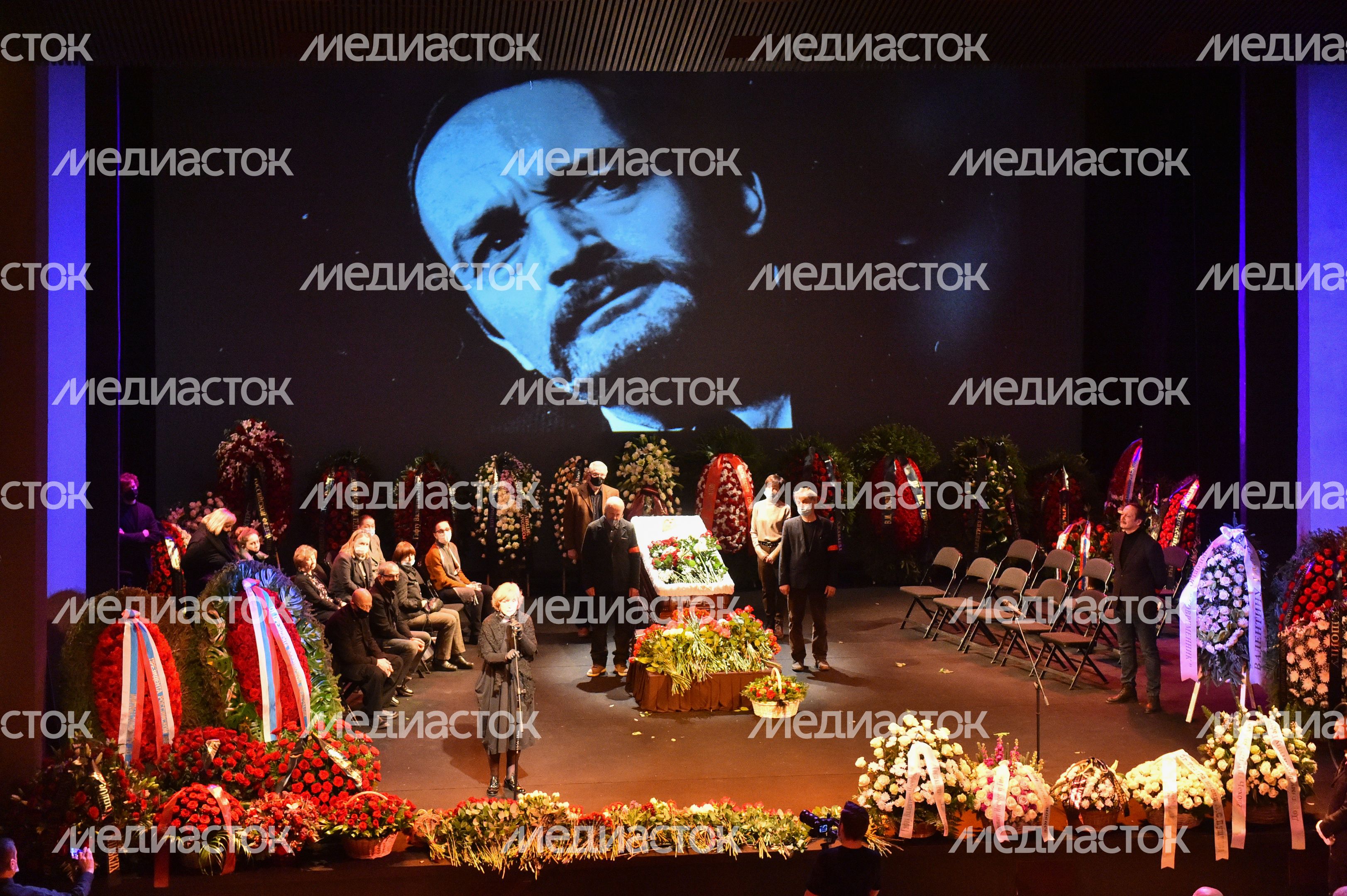 Церемония прощания с актером Валентином Гафтом в театре «Современник» в Москве Церемония прощания с актером Валентином Гафтом в театре «Современник» в Москве
